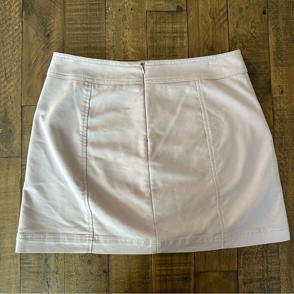 Express Women’s Blush Colored Mini skirt - Size 8 - Picture 3 of 7